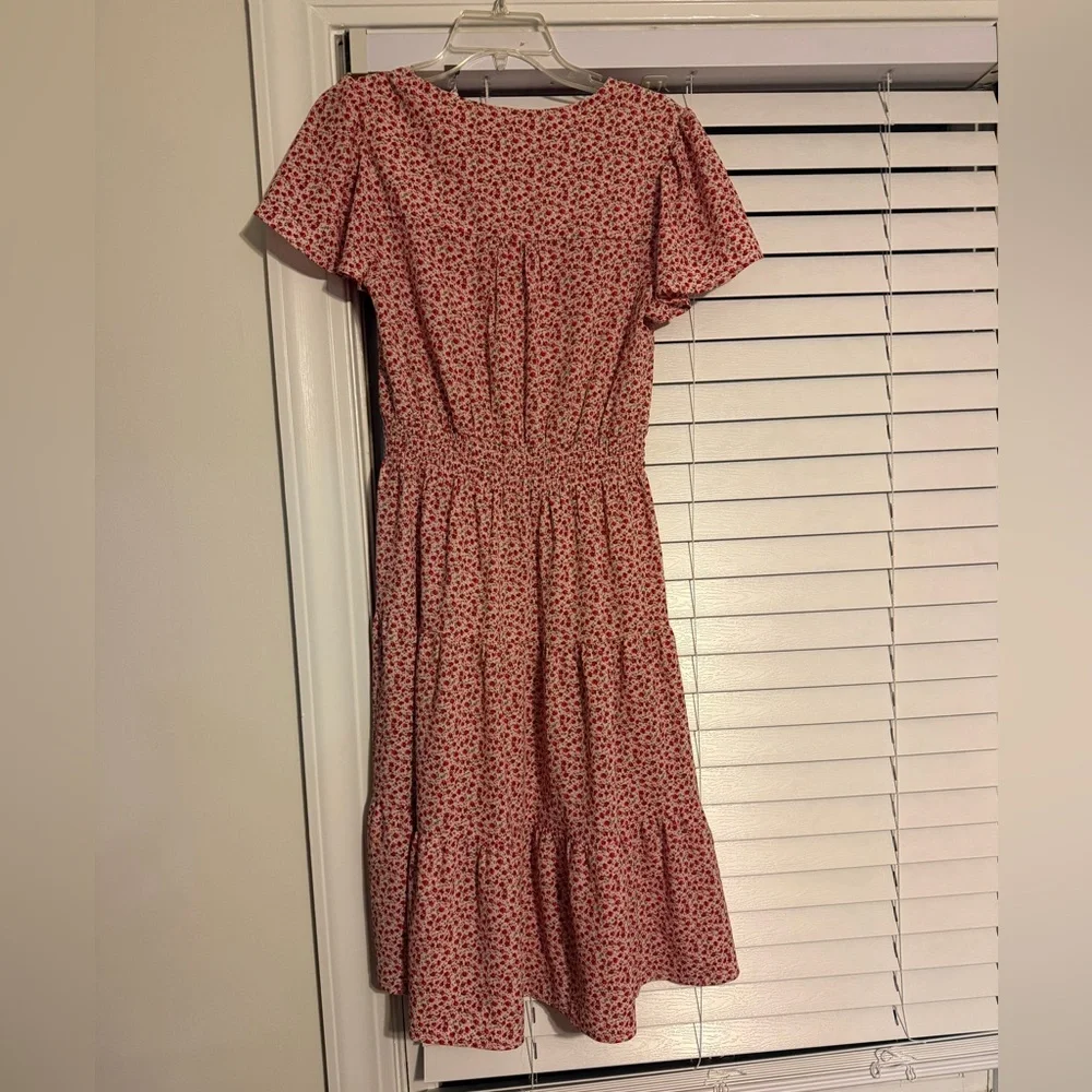 Pink floral tiered midi dress with V-neck and flutter sleeves - Picture 2 of 7